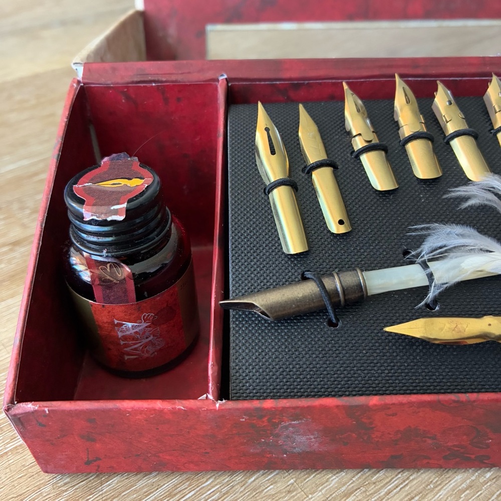 Authentic Models Quill Pen Calligraphy Set Ink Nibs Box Feather Red - Picture 2 of 15